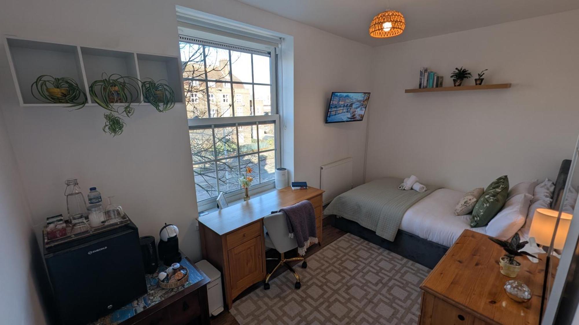 Single Close To Battersea * Londen